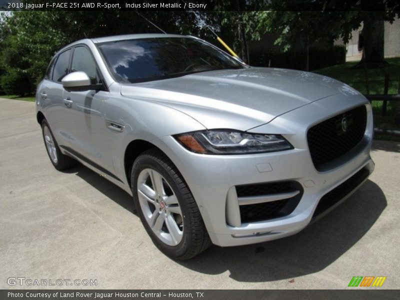 Front 3/4 View of 2018 F-PACE 25t AWD R-Sport