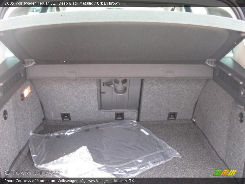 Deep Black Metallic / Urban Brown 2009 Volkswagen Tiguan SE