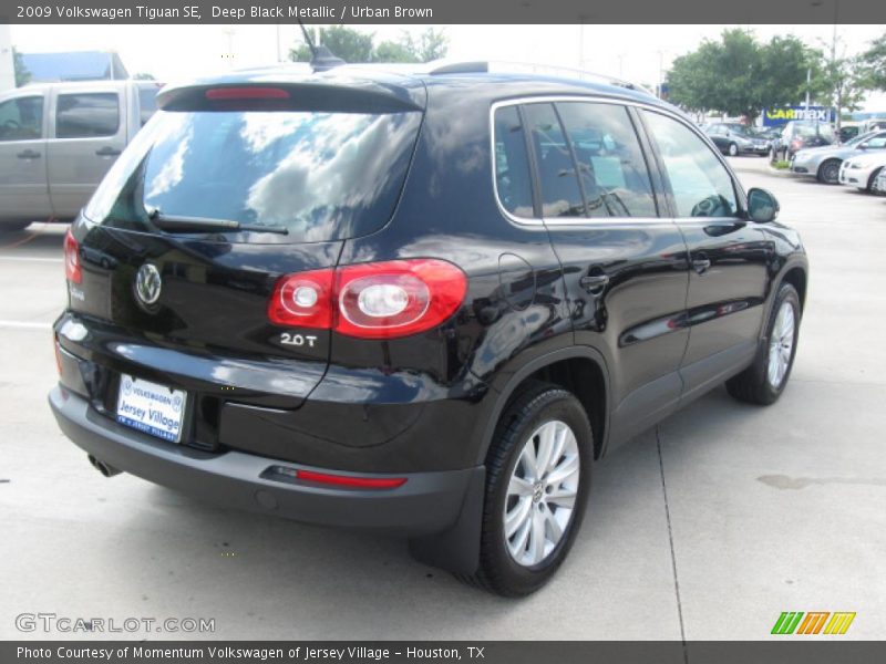 Deep Black Metallic / Urban Brown 2009 Volkswagen Tiguan SE