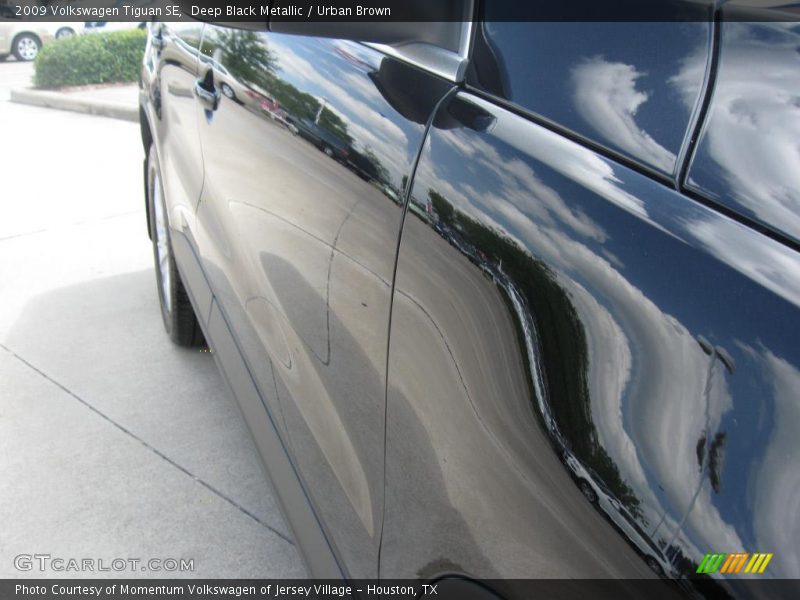 Deep Black Metallic / Urban Brown 2009 Volkswagen Tiguan SE