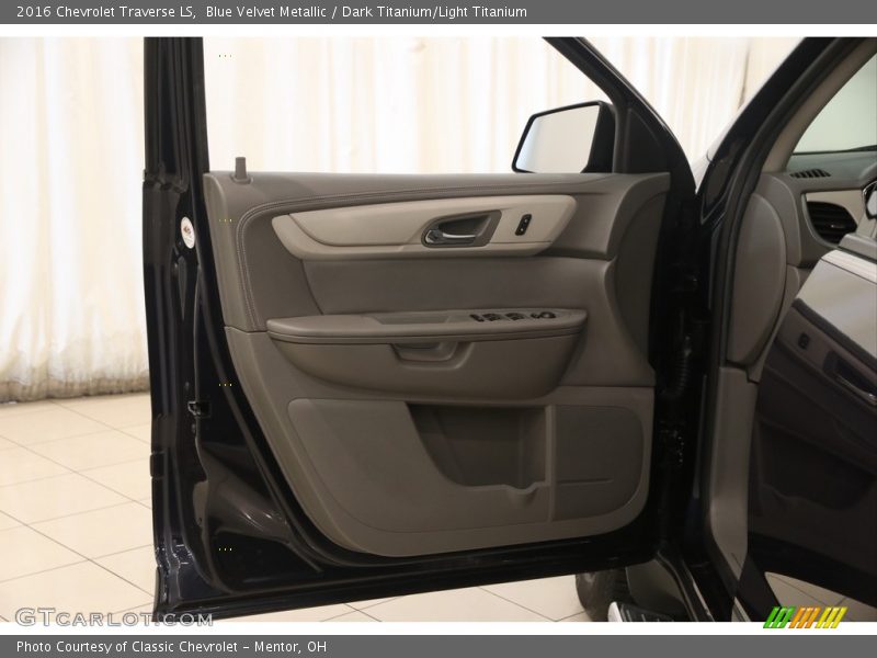 Blue Velvet Metallic / Dark Titanium/Light Titanium 2016 Chevrolet Traverse LS