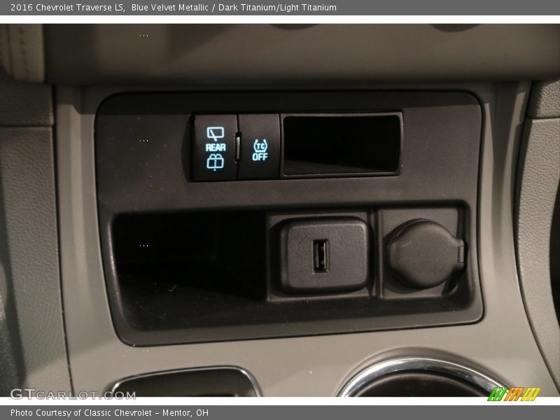 Blue Velvet Metallic / Dark Titanium/Light Titanium 2016 Chevrolet Traverse LS