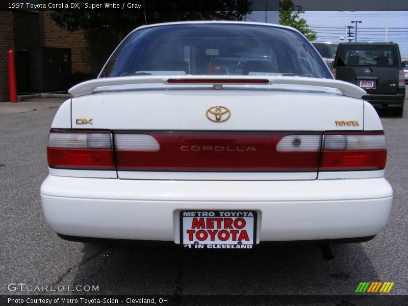 Super White / Gray 1997 Toyota Corolla DX