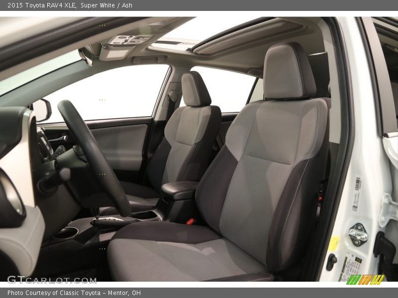 Super White / Ash 2015 Toyota RAV4 XLE