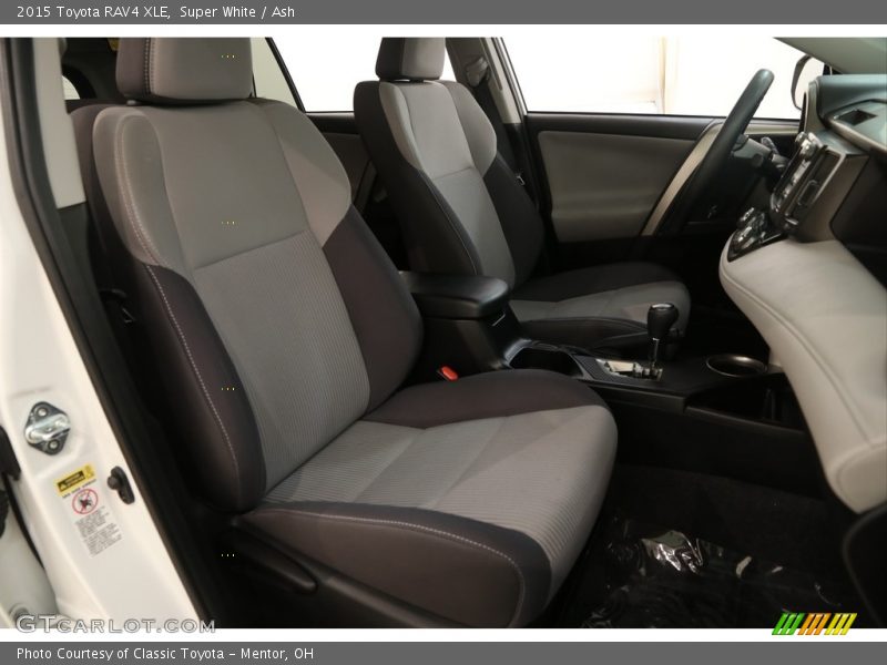 Super White / Ash 2015 Toyota RAV4 XLE