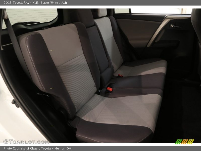 Super White / Ash 2015 Toyota RAV4 XLE