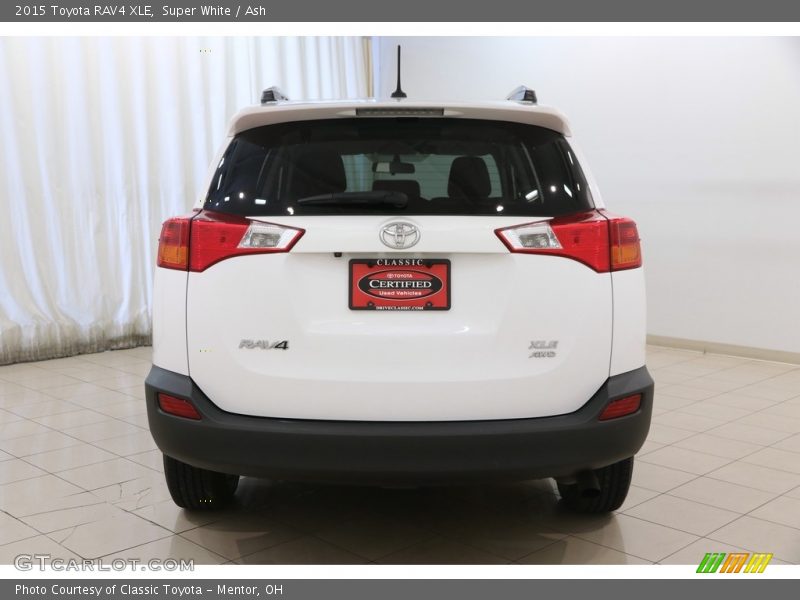 Super White / Ash 2015 Toyota RAV4 XLE