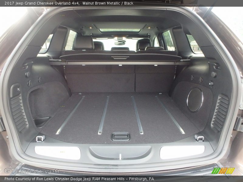 2017 Grand Cherokee Overland 4x4 Trunk