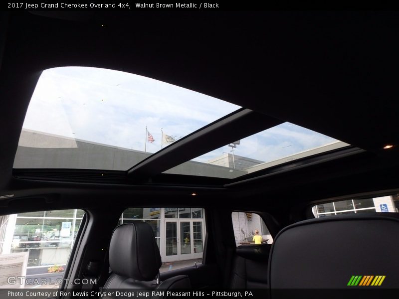 Sunroof of 2017 Grand Cherokee Overland 4x4