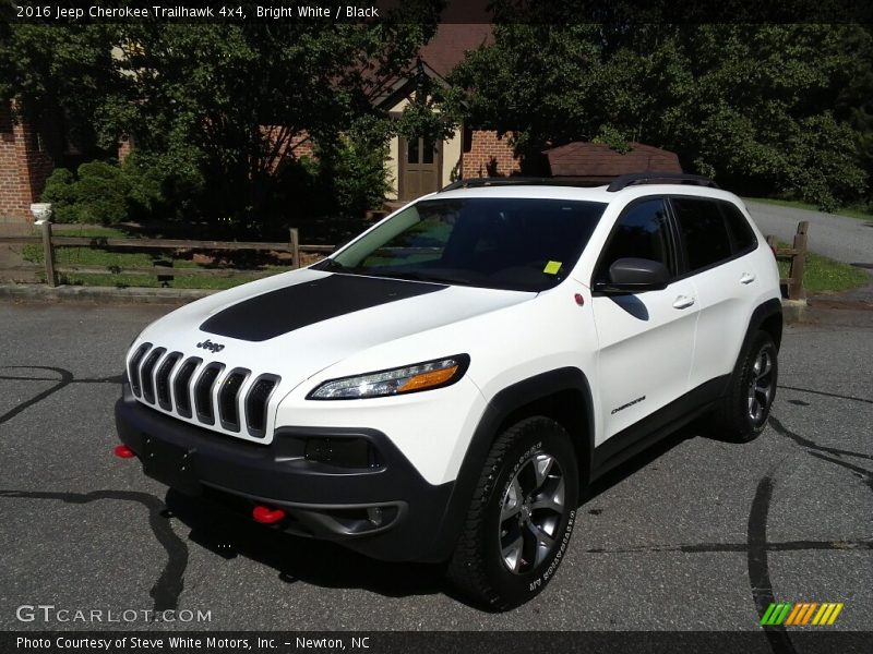 Bright White / Black 2016 Jeep Cherokee Trailhawk 4x4