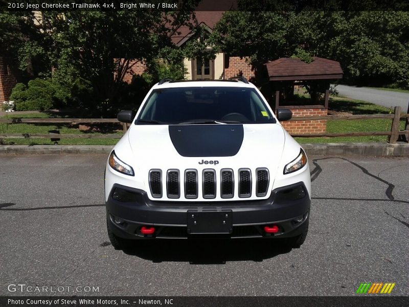Bright White / Black 2016 Jeep Cherokee Trailhawk 4x4