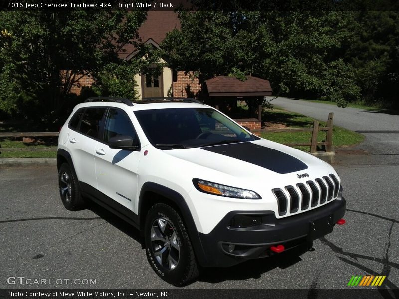 Bright White / Black 2016 Jeep Cherokee Trailhawk 4x4