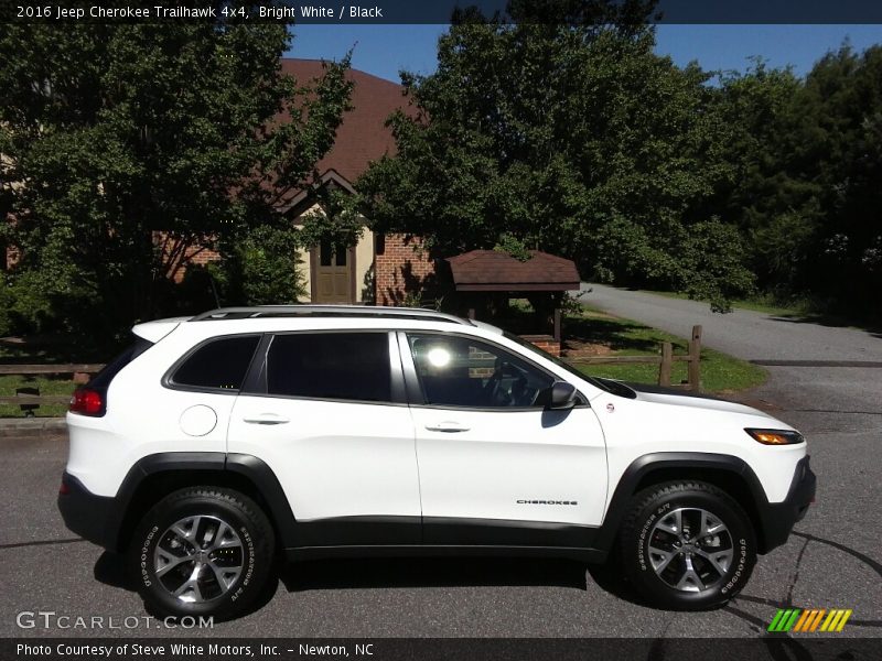 Bright White / Black 2016 Jeep Cherokee Trailhawk 4x4