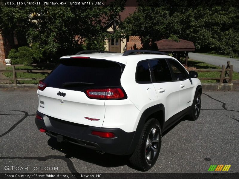 Bright White / Black 2016 Jeep Cherokee Trailhawk 4x4