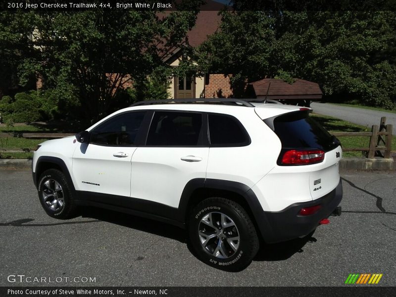 Bright White / Black 2016 Jeep Cherokee Trailhawk 4x4