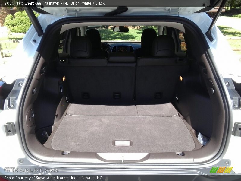 Bright White / Black 2016 Jeep Cherokee Trailhawk 4x4