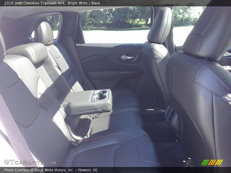 Bright White / Black 2016 Jeep Cherokee Trailhawk 4x4