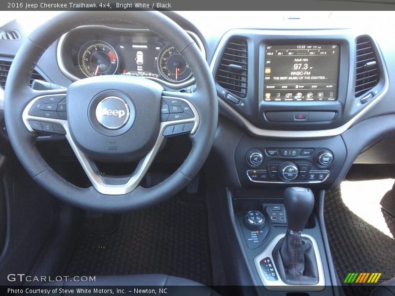 Bright White / Black 2016 Jeep Cherokee Trailhawk 4x4