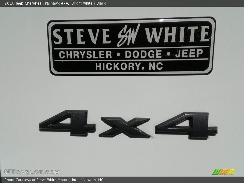 Bright White / Black 2016 Jeep Cherokee Trailhawk 4x4