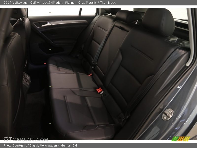 Platinum Gray Metallic / Titan Black 2017 Volkswagen Golf Alltrack S 4Motion