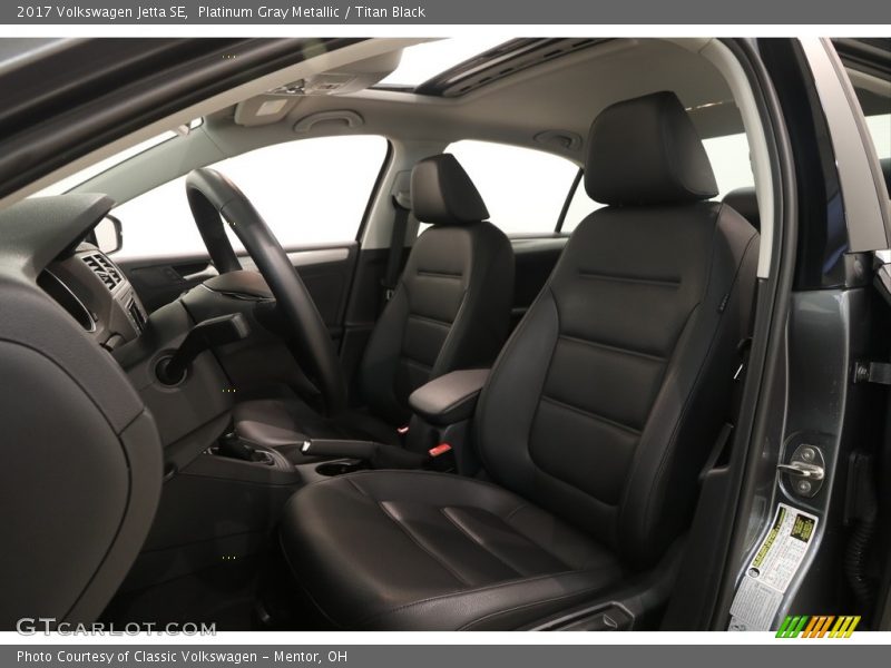 Platinum Gray Metallic / Titan Black 2017 Volkswagen Jetta SE
