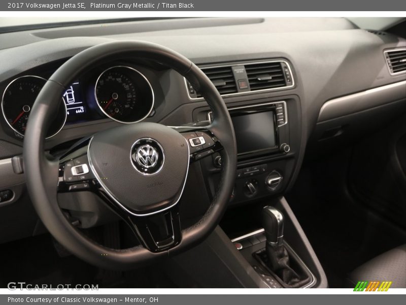Platinum Gray Metallic / Titan Black 2017 Volkswagen Jetta SE