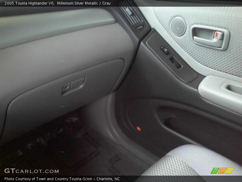 Millenium Silver Metallic / Gray 2005 Toyota Highlander V6