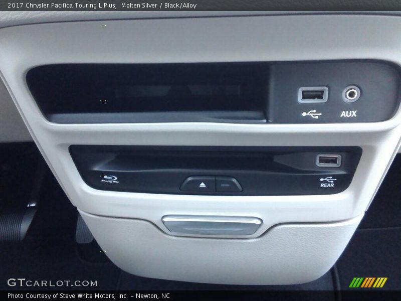 Molten Silver / Black/Alloy 2017 Chrysler Pacifica Touring L Plus
