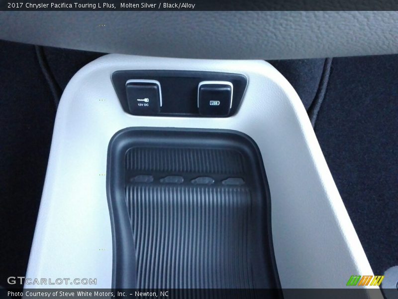 Molten Silver / Black/Alloy 2017 Chrysler Pacifica Touring L Plus