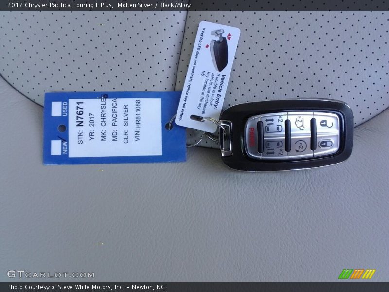Molten Silver / Black/Alloy 2017 Chrysler Pacifica Touring L Plus