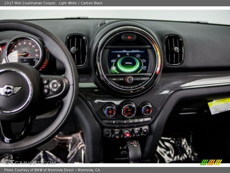 Light White / Carbon Black 2017 Mini Countryman Cooper