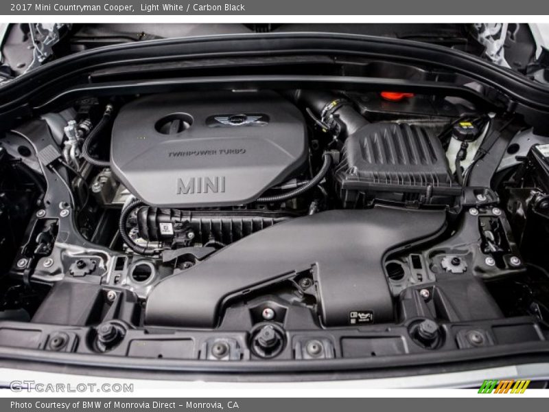 Light White / Carbon Black 2017 Mini Countryman Cooper