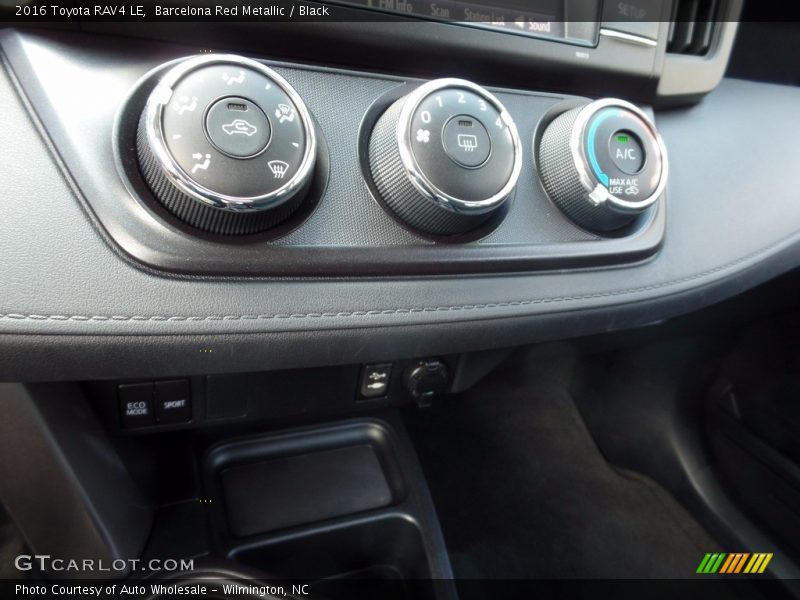 Barcelona Red Metallic / Black 2016 Toyota RAV4 LE
