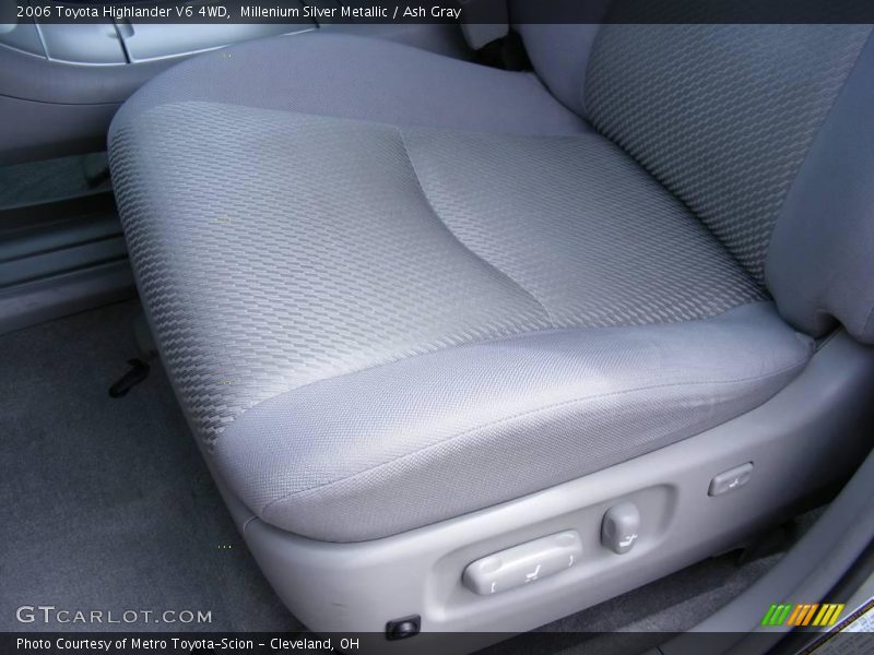 Millenium Silver Metallic / Ash Gray 2006 Toyota Highlander V6 4WD