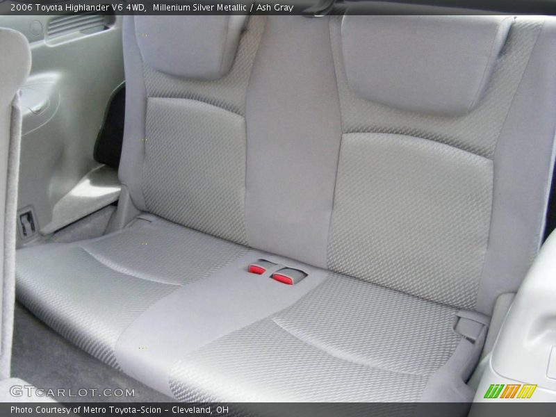 Millenium Silver Metallic / Ash Gray 2006 Toyota Highlander V6 4WD