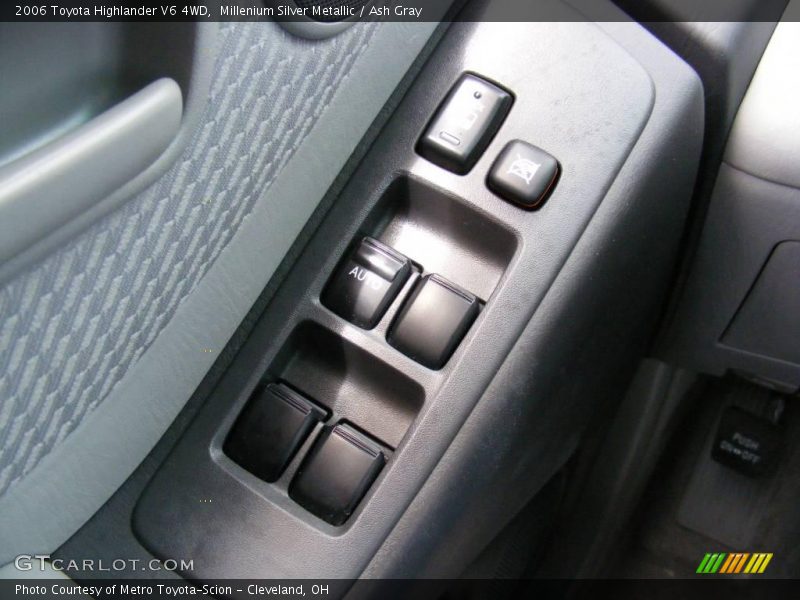 Millenium Silver Metallic / Ash Gray 2006 Toyota Highlander V6 4WD