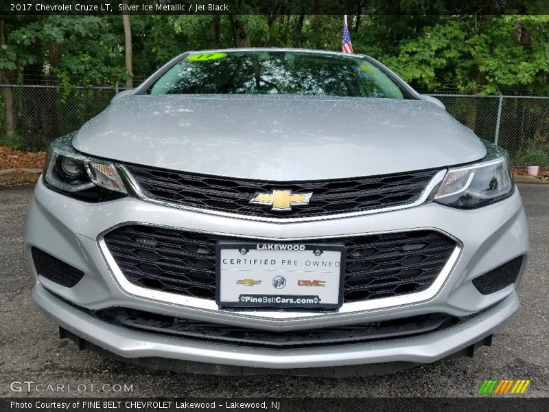Silver Ice Metallic / Jet Black 2017 Chevrolet Cruze LT