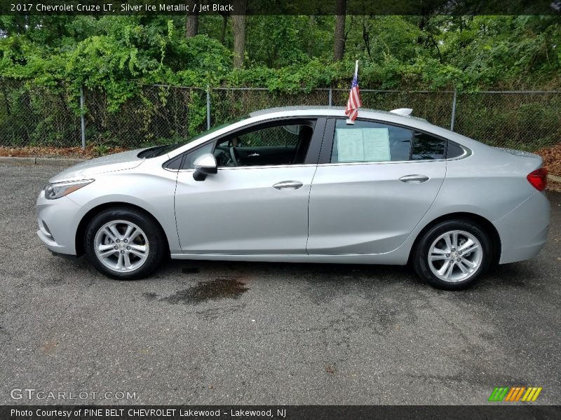 Silver Ice Metallic / Jet Black 2017 Chevrolet Cruze LT