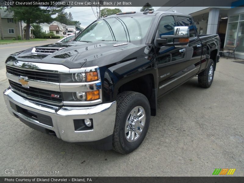 Front 3/4 View of 2017 Silverado 3500HD LTZ Crew Cab 4x4