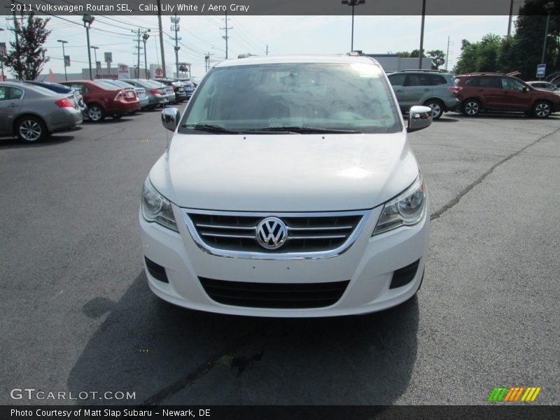 Calla Lily White / Aero Gray 2011 Volkswagen Routan SEL