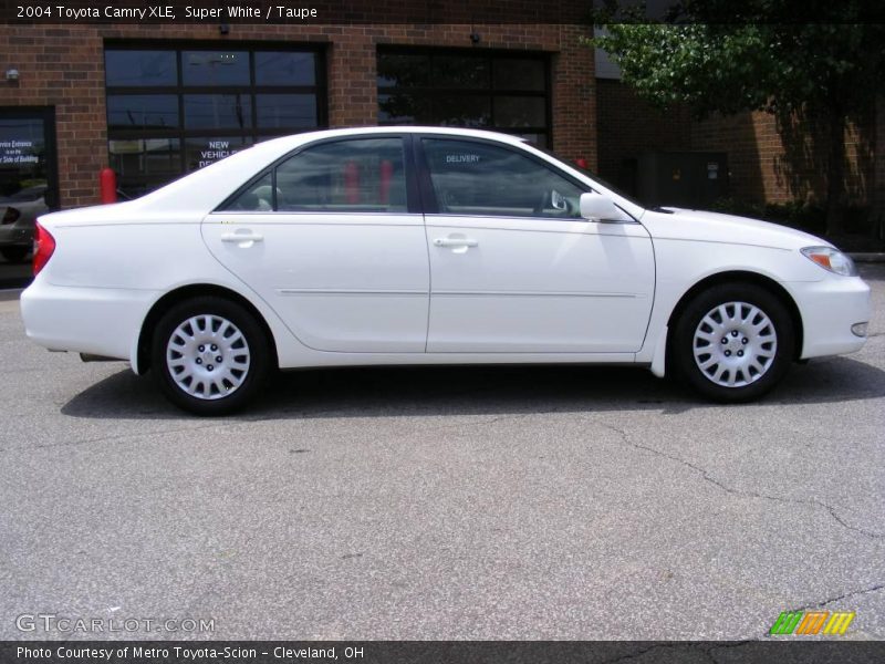 Super White / Taupe 2004 Toyota Camry XLE