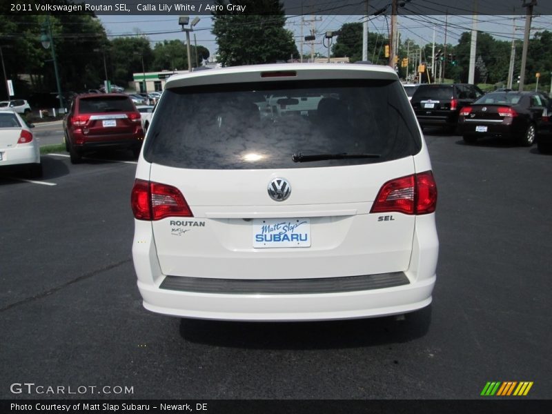 Calla Lily White / Aero Gray 2011 Volkswagen Routan SEL