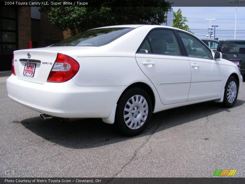 Super White / Taupe 2004 Toyota Camry XLE