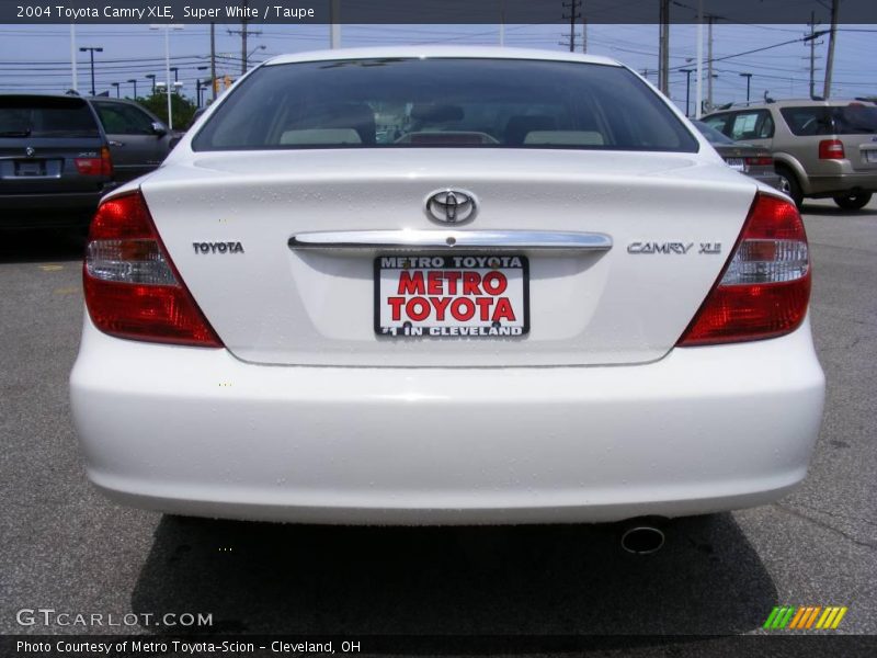 Super White / Taupe 2004 Toyota Camry XLE
