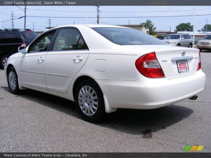 Super White / Taupe 2004 Toyota Camry XLE