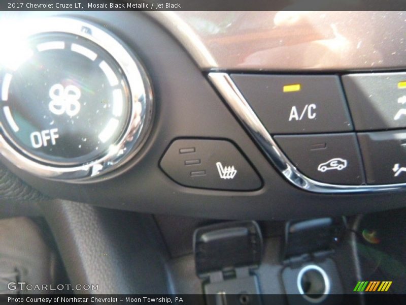 Mosaic Black Metallic / Jet Black 2017 Chevrolet Cruze LT