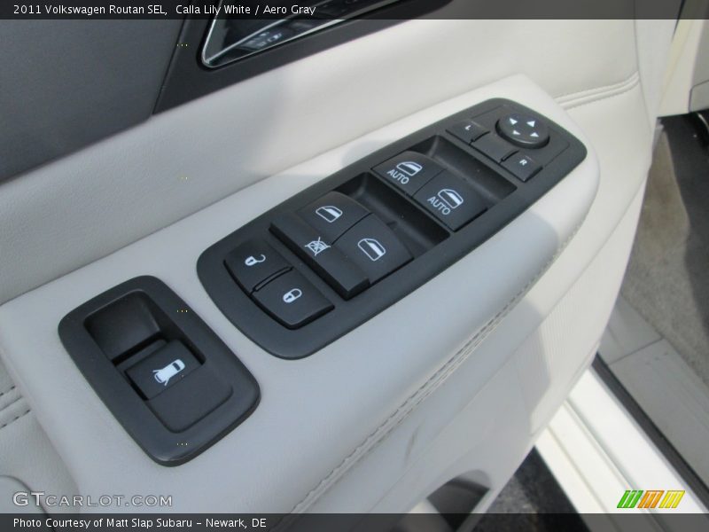 Calla Lily White / Aero Gray 2011 Volkswagen Routan SEL