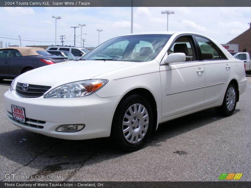 Super White / Taupe 2004 Toyota Camry XLE