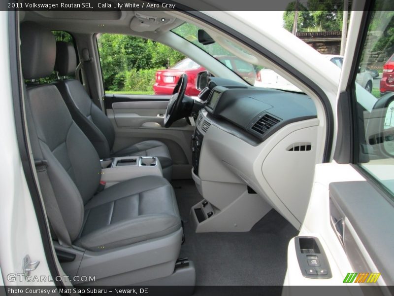 Calla Lily White / Aero Gray 2011 Volkswagen Routan SEL