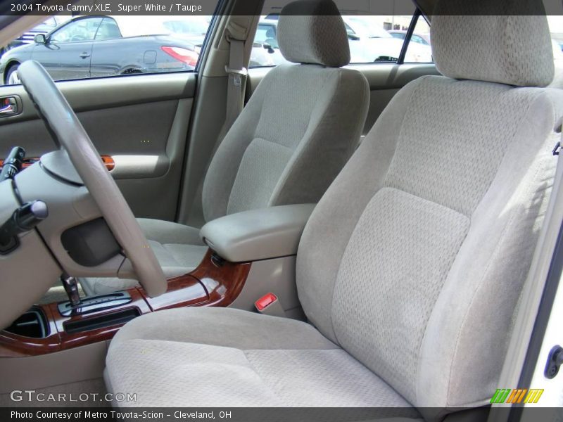 Super White / Taupe 2004 Toyota Camry XLE